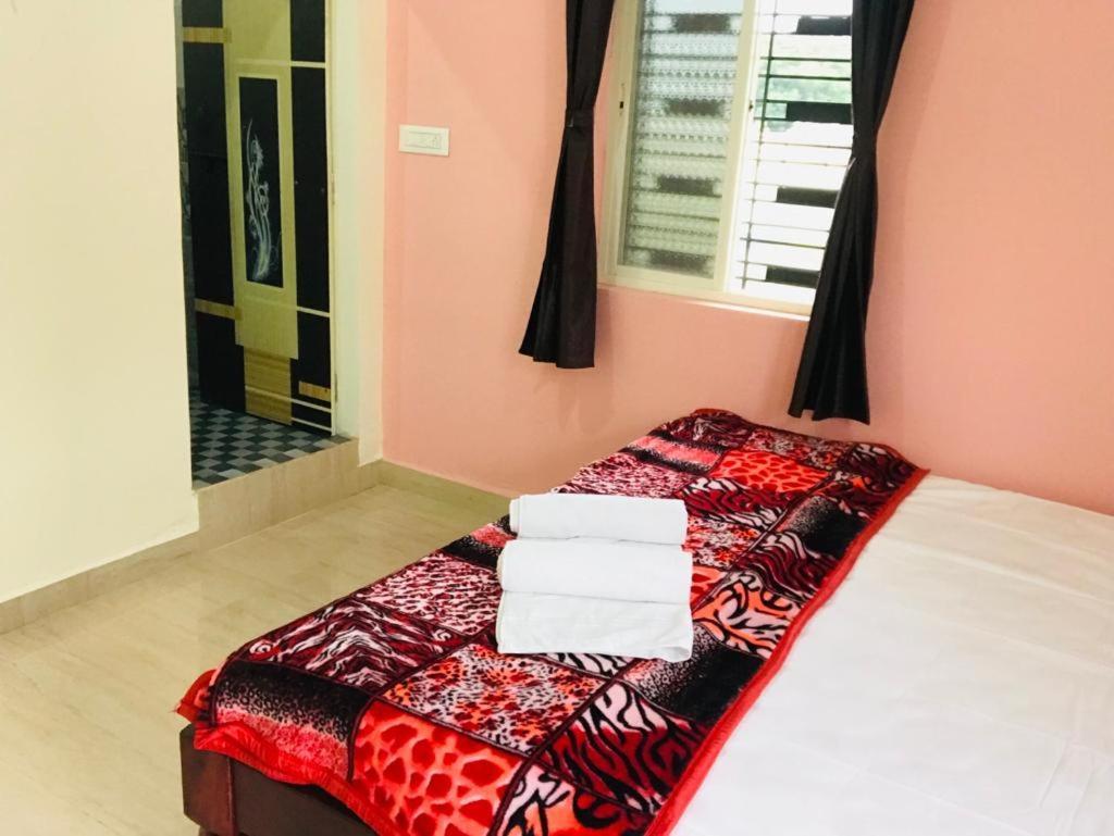 Veeru Homestay ฮอสเปต ภายนอก รูปภาพ