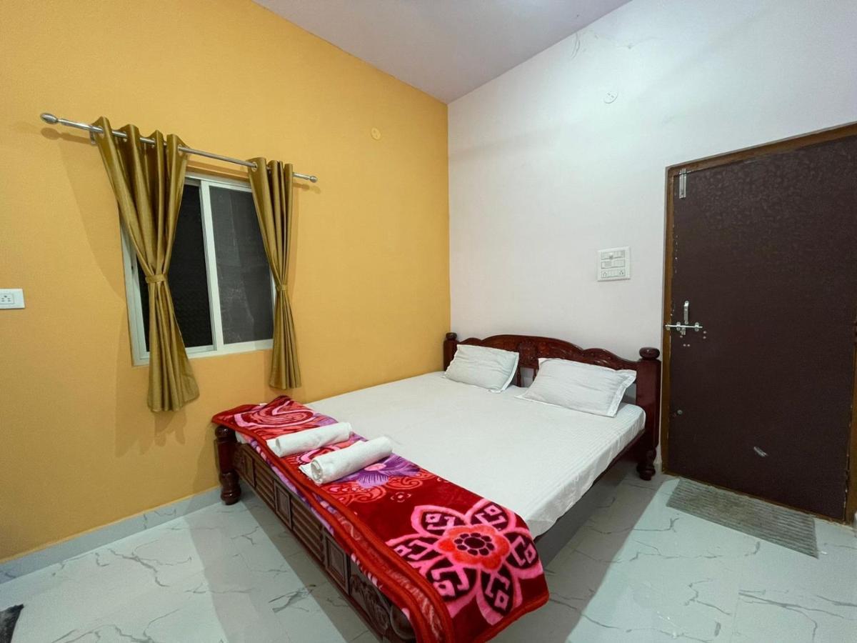Veeru Homestay ฮอสเปต ภายนอก รูปภาพ